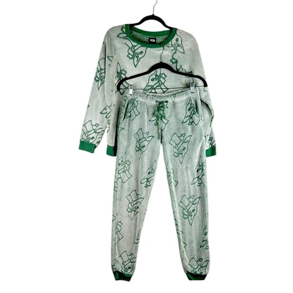 Disney Star Wars Grogu 2 Piece Loungewear Sweatshirt with Sweatpants Size Small - Picture 1 of 6